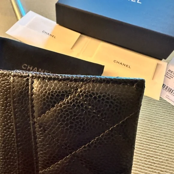 CHANEL Quilted Black Card Holder - Picture 16 of 16